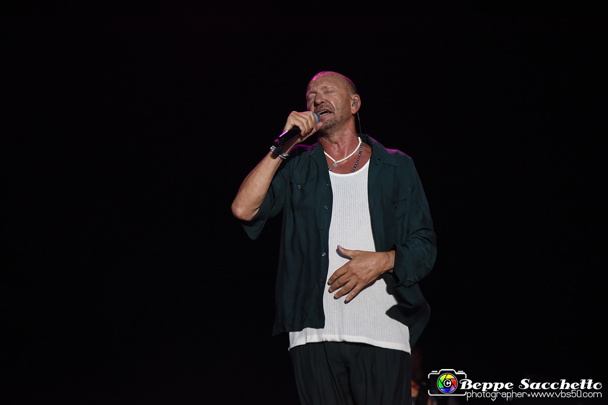 VBS_0823 - Concerto Biagio Antonacci - Palco Centrale Tour 2023.jpg